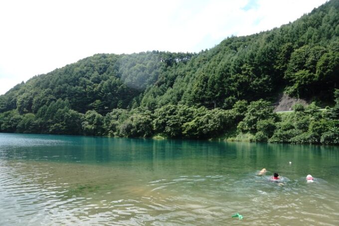 lake_swimming