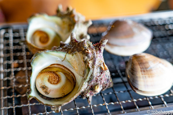 さざえとはまぐりの網焼き